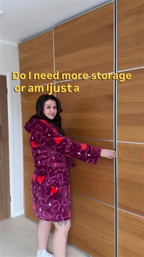 Next in the decluttering series was my wardrobe and it REALLY needed it! 👀 I got rid of 33 items that were either too big, too small, hadn’t been worn at all last year or just weren’t me anymore. Some of them were really hard to take out like my favourite post-partum clothes I used to live in but they don’t fit anymore so I just need to let them go! 🙈 Have you done this recently too? 👏🏼 #declutteryourhome #decluttering #wardroberefresh #1930shome #declutteryourlife