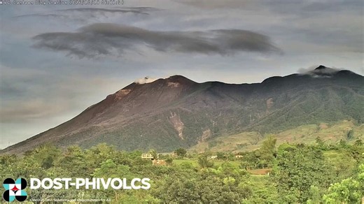 GMA News on X: "LOOK: Sped-up footage of the ash emission from the summit crater of Kanlaon Volcano, from 6:02 AM to 6:04 AM on Sunday, Oct. 18. The event generated a grayish plume that rose 150 meters above the summit crater before drifting southwest, according to PHIVOLCS. Alert Level 2 prevails over Kanlaon Volcano. Courtesy: DOST-PHIVOLCS Visit https://t.co/KqDTBMbm15 for more updates." / X