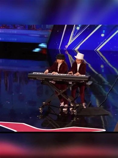 A true piano prodigy with a BIG personality! 🎹✨ Elias Phoenix knows how to steal the spotlight!#EliasPhoenix #PianoProdigy #Ellen #EllenShow #unforgettablemoments