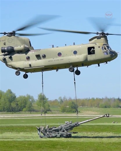 Sling-Load! CH-47 Chinook Carries the M777 Howitzer 😱 | US Military News