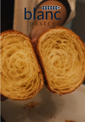 Flaky, buttery, perfect. Learned at Blanc pastry 🥐 Whatsapp kami di 08999183043 / DM Instagram kami #croissant #bakingclass #bakingcourse #kursuskue #kursusroti