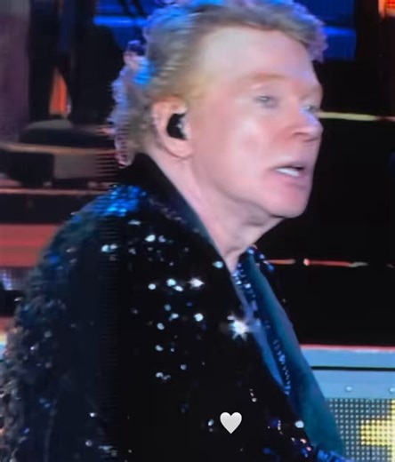 64 year old Guns N’ Roses singer Axl Rose leaves fans shocked with his appearance and vocals