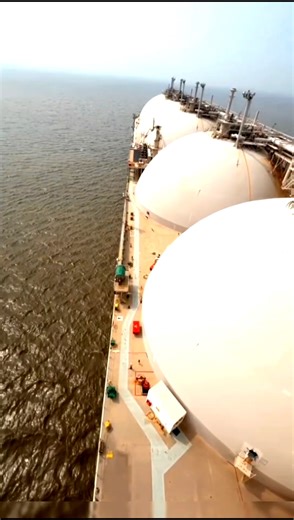 Inside LNG Gas Carrier Ship 🚢 | Giant Spherical Tanks Explained | LNG Transport at Sea #shorts