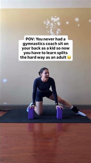 THIS is what splits training at 38 looks like 😅 Every time I ask someone who has splits HOW they