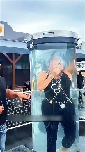 Underwater Escape Challenge 😳 Chain Break Survival Act!