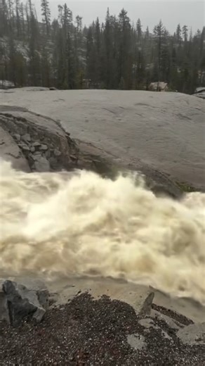 🌧️❄️ From rain and fog to snow and high winds, inclement weather is impacting roads across California. California Highway Patrol officers are out in communities statewide, working to keep everyone safe. As conditions change, slow down, increase your following distance, turn on your headlights, and avoid unnecessary travel when weather worsens. Safety is a shared responsibility: plan ahead, stay alert, and arrive alive. 🚔 #CaliforniaHighwayPatrol #SafetyServiceSecurity #California | California 