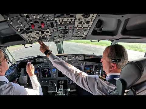 WHAT DOES A PILOT SEES DURING TAKE OFF?? Boeing 737 800 Cockpit View Departing From Maastricht