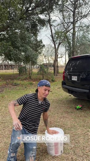 Me está siguiendo un bato con un puñal #humor #comedia #risa #construction #josueroofing