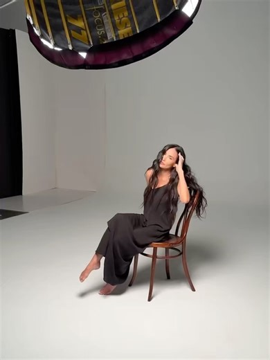 Demi Moore on Instagram: "A good hair day on set with @kerastase_official ❤️"