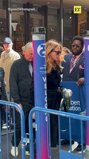 Julia Roberts and Danny Moder Attend Broadway Show 'Proof' #juliaroberts #proof