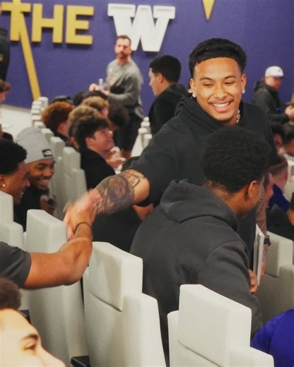 the boys are back in town 🤙 #WinningStartsWithin | Washington Husky Football