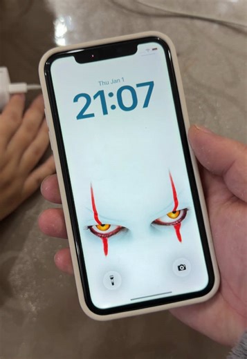 Click the bottom left corner to create the same style Ritchie scene dynamic wallpaper #capcut #capcutforus #capcutpioneer #4kwallpaperHow to set up iPhone wallpaper tutorial How to apply iPhone live wallpaper live wallpaper wallpaper iPhone wallpaper 8K wallpaper spatial wallpaper live wallpaper special wallpaper ios 26 spatial wallpaper ios26 spatial 3d wallpaper#pennywise