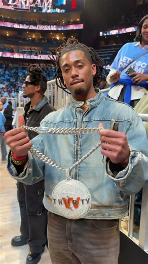 It's A Different World in Atlanta 🤩 Actor Cornell Young IV joins the stars for Game 3! #WNBASeas…