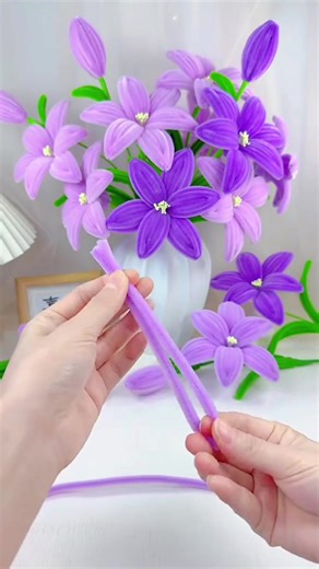 Dollar tree diy lily flowers petals tutorial #lily #flowers #craft #diyproject #diycrafts