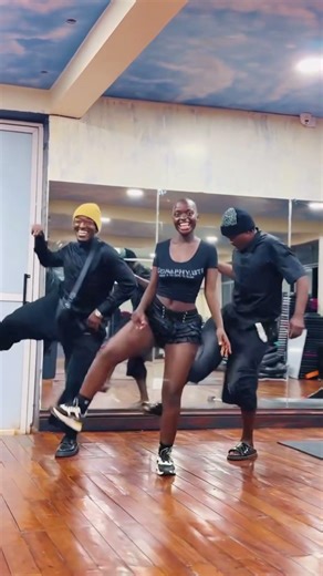 Alien Skin TV Uganda: SORA YEE,AM GONNA LOVE YO SIS IYOO #shorts #music #ugandanmusic
