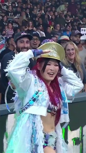 Iyo Sky pledges her allegiance to the WWE Women’s Champion 🫡😉 #WWERaw