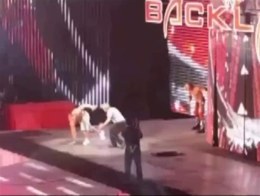 WWE in 2009 and their obsession with Pyro😭