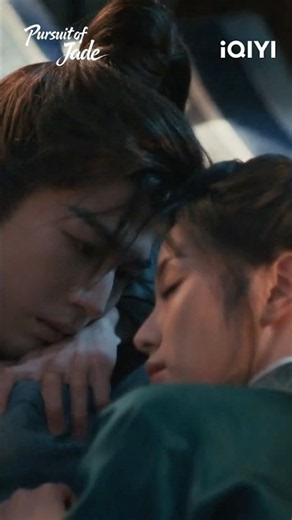 Caught kissing! 💋😳 #iQIYI #pursuitofjade #逐玉 #cdrama