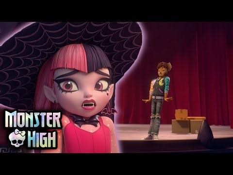Two Left Paws?! 🐾 Draculaura & Clawd Pair Up | Monster High