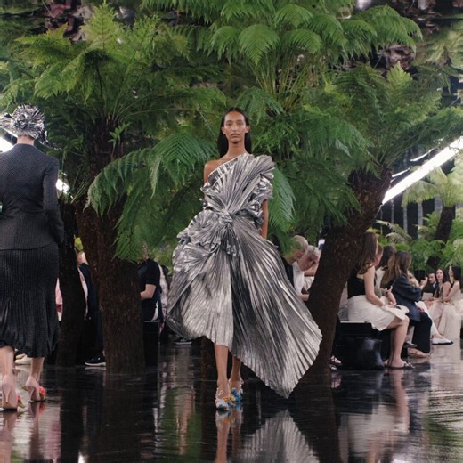 Dior Fall Winter 2026-2027 Haute Couture Show.Special thanks to Lynda Benglis.https://t.co/ScTuRE8CZN#DiorCouture