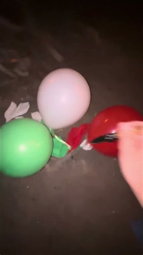#balloonpop #balloonpopping #balloons #looner Balloon garland from pharmacy cleanup