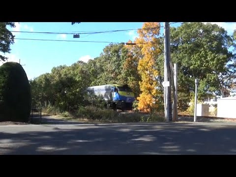 Oldest DE30AC E-Bell - LIRR 403 EMD DE30AC Leading Double Decker Trains Compilation