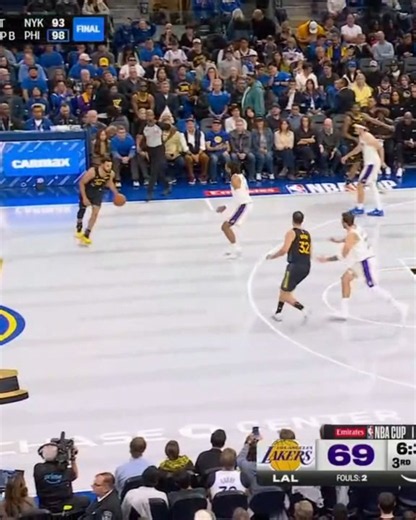 The Warriors complete the comeback over the Lakers 😮‍💨 Steph Curry moves up to 18 on the all-tim…