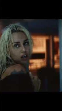 Miley Cyrus sings her dynamic song Flowers pt3
