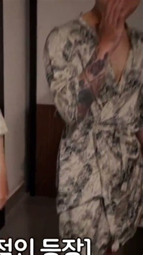 The robe on him 🔥