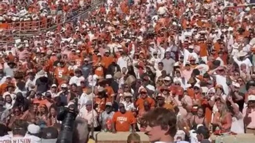 Texas' Colin Simmons apologizes for pretending to urinate on field amid record-tying 5-sack game vs. Tennessee