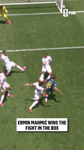 A deflection in front of the goalkeeper and Mahmić finds the back of the net