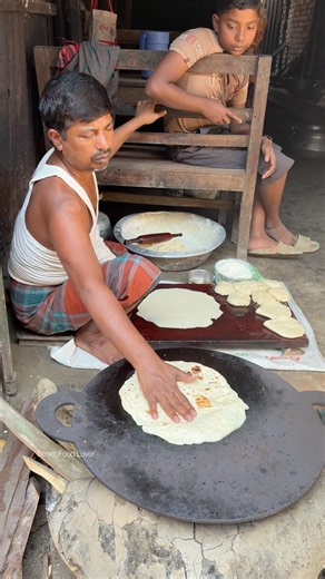 Gheor Bazar's Tradetional Thaprano Roti Making #food #foodie