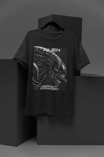 Vintage Alien Movie T-shirt | Unique Sci-fi Apparel Gift - Etsy