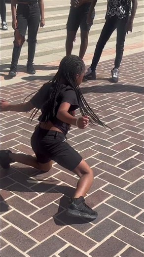 WE LOVE GROUND MOVES 🔋