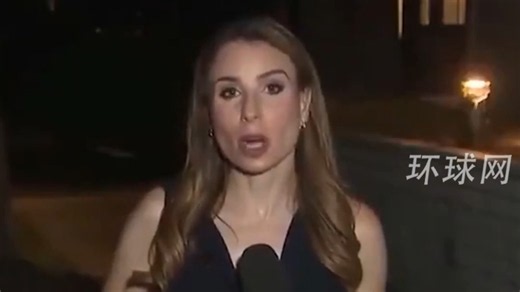 美国一女记者直播时胸前落大蟑螂：瞪大眼强装淡定 ，一下播狂抖身体惊呼