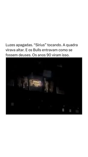 FATO RAIZ on Instagram: "Em 1996, os Chicago Bulls não ganharam apenas um campeonato. Eles escreveram uma temporada que parecia saída de um roteiro mitológico — uma resposta furiosa ao tempo, ao ceticismo e à dor. Três anos antes, em 1993, Michael Jordan havia deixado a NBA. Seu pai, James, fora assassinado brutalmente naquele ano, e o maior jogador de basquete do planeta decidiu simplesmente desaparecer. Foi jogar beisebol, por respeito à memória do pai. O mundo se perguntava se aquilo era um f