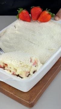 Pavê cremoso de leite Ninho com morangos irresistíveis 🍓