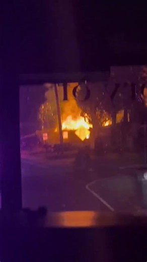 Fire engulfs Baton Rouge house, damages nearby homes