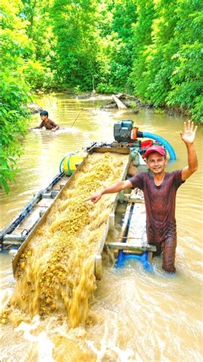THE PROCESS OF TRADITIONAL GOLD MINING #traditionalgold #dredging #waterpumpmachine#mininglife #diy