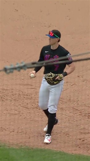 Luke Weaver makes an off-balance throw for the out 👏 #mets #baseball #sports #highlights #dodgers