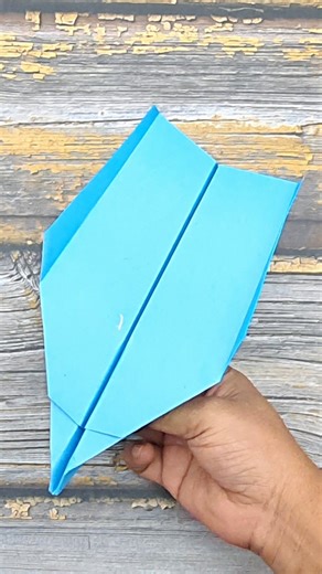 How to Make an Easy Paper Plane That Flies Far! (Step-by-Step) How to Make an Easy Paper Plane | Easy Folds for Long Distance Ready to master the skies? ✈️ In this video, I’ll show you the absolute easiest way to fold a paper plane that actually flies long distances! Whether you’re a beginner or just looking for a quick "no-fail" design, this 30-second flyer is the perfect project for all ages. #HowTo #PaperAirplane #Origami #PaperPlane #DIY #EasyCrafts | Entertaining Arts