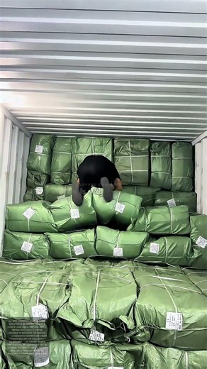 Stacking Shenanigans: The Hilarious Side of Cargo Organization