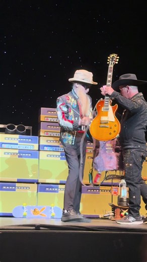 🔥🎸 smooth as butta 🫵 @ZZ Top #zztop #concerts #guitarists #billygibbons #80smusic @Billy F Gibbons