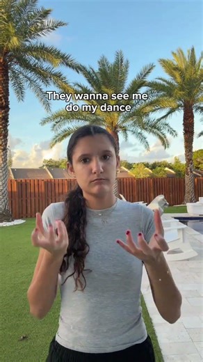 Lola Signs Kendrick Lamar 🤟🔥 (Hey Now)