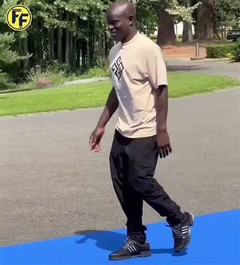 ❝MAAŞINDA İNDİRİME GİDELİM!❞🟡🔵 14.4 milyon avro imza parası ödenen ve her sezon 11 milyon avro kazanacak olan N'Golo Kanté’yi Fenerbahçe yönetimi, Dünya Kupası sonrası görüşmeye çağıracak.(🗞️Sabah)