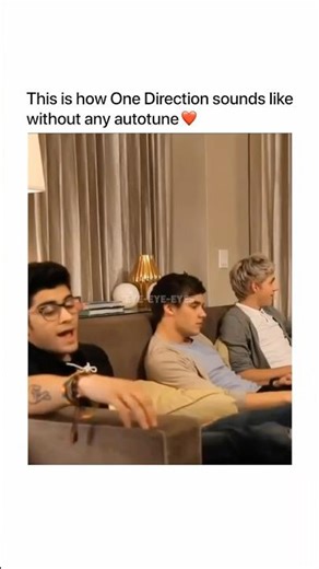 📍One Direction composing (What Makes You Beautiful)