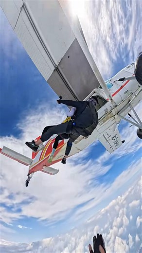 Skydiving || Freefall Into Endless Adventure #youtube #youtubeshorts #skydiving #hittvfun #fun