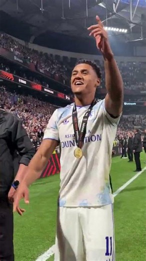 Ollie Watkins was in dreamland with the Aston Villa fans singing his chant in Istanbul ❤️🎶2 h