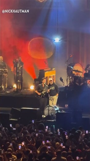 Mumford & Sons Bring Out Jason Sudeikis During Tour