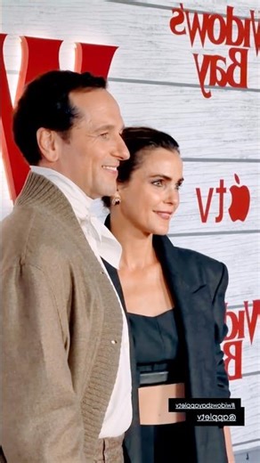 Keri Russell & Matthew Rhys at the “Widows Bay” premiere. #kerirussell #matthewrhys